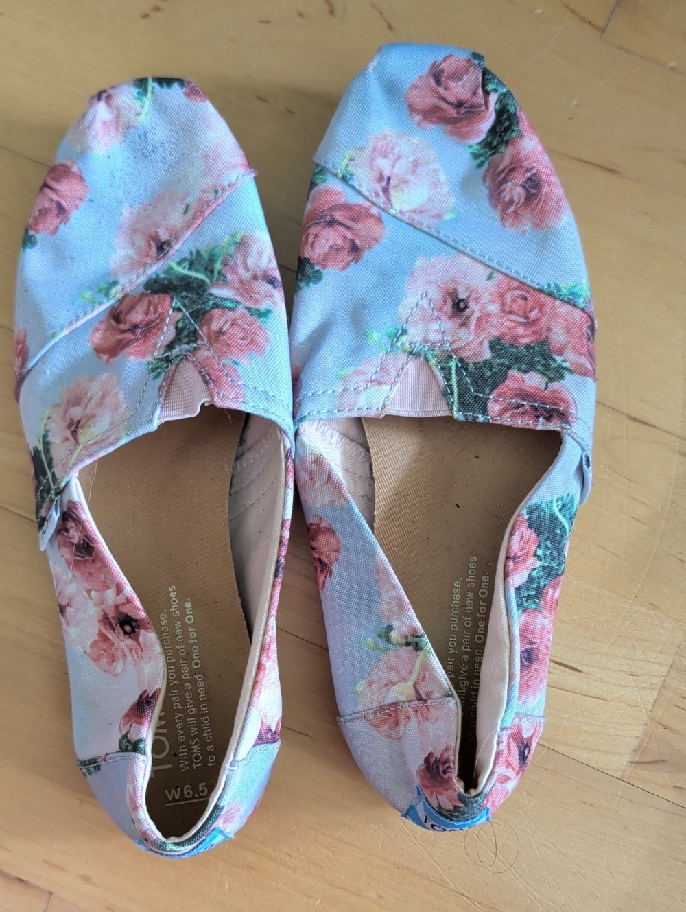 Toms Floral Canvas Slip-Ons in Light Blue and Pink Size 6.5